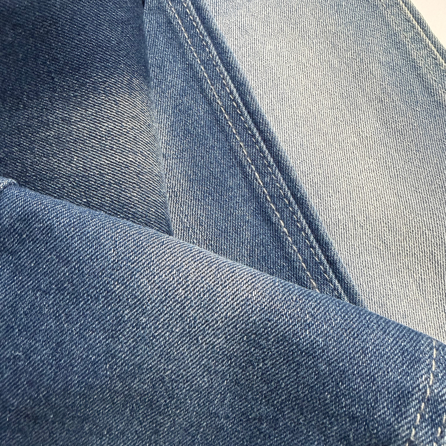 12OZ Heavyweight Breathable Denim Fabric Cotton Rich Low 3 Percent Weft Shrinkage Raw Denim Rolls